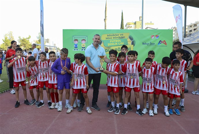 Büyükşehi̇r’i̇n ‘U 11 U 12 Futbol Şenli̇k Li̇gi̇’ Sona Erdi̇ (2)