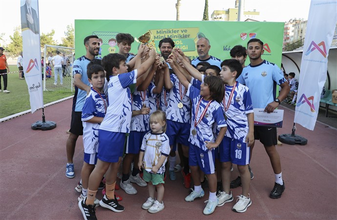 Büyükşehi̇r’i̇n ‘U 11 U 12 Futbol Şenli̇k Li̇gi̇’ Sona Erdi̇ (3)