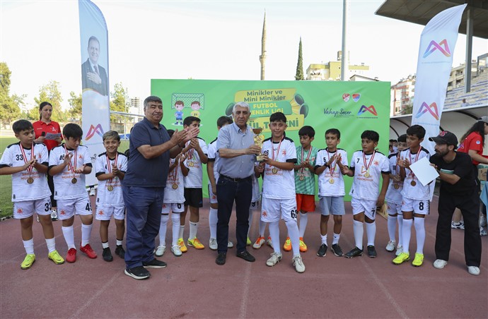 Büyükşehi̇r’i̇n ‘U 11 U 12 Futbol Şenli̇k Li̇gi̇’ Sona Erdi̇ (4)