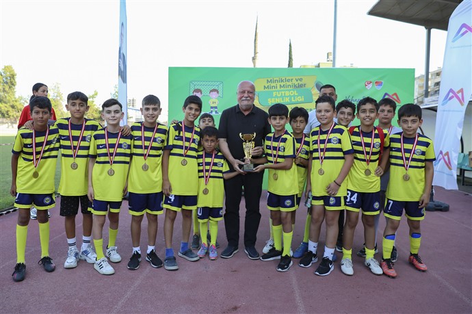 Büyükşehi̇r’i̇n ‘U 11 U 12 Futbol Şenli̇k Li̇gi̇’ Sona Erdi̇ (5)