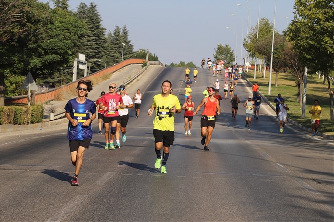 Eski̇şehi̇r Yari Maratonu Ve Spor Festi̇vali̇ İçi̇n Geri̇ Sayim Başladi (3)