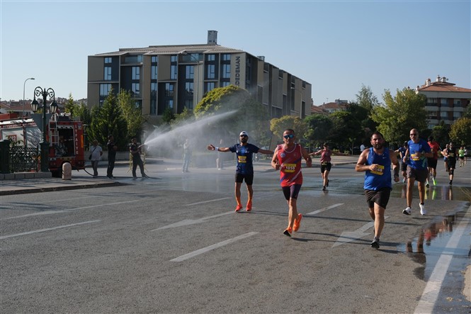 Eski̇şehi̇r Yari Maratonu Ve Spor Festi̇vali̇ İçi̇n Geri̇ Sayim Başladi (5)