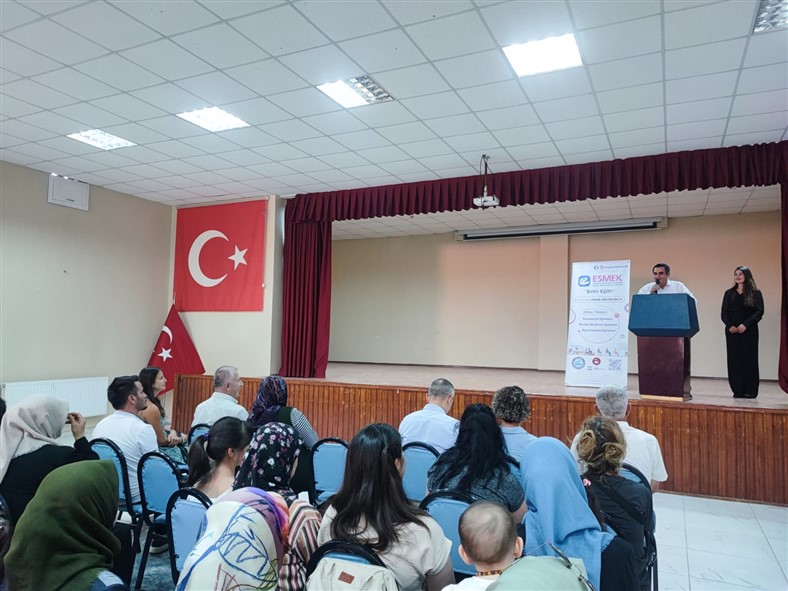 Esmek İlçe Sergi̇leri̇ Sona Erdi̇ (12)