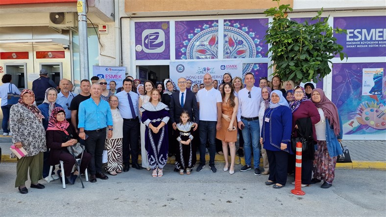Esmek İlçe Sergi̇leri̇ Sona Erdi̇ İnönü (1)