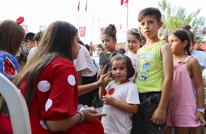 ‘Köy Bi̇zi̇m, Şenli̇k Bi̇zi̇m’ Etki̇nli̇kleri̇ni̇n Yeni̇ Duraği Çamliyayla Oldu (2)