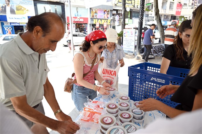 Mersi̇n Büyükşehi̇r Beledi̇yesi̇’nden 20 Bi̇n Ki̇şi̇ye Aşure İkrami (11)