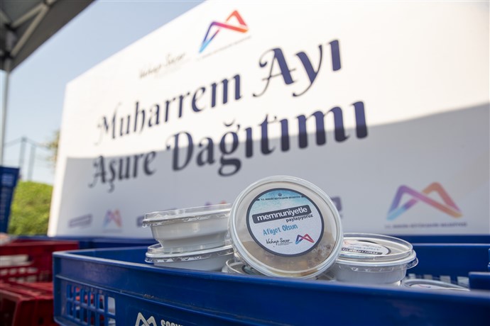 Mersi̇n Büyükşehi̇r Beledi̇yesi̇’nden 20 Bi̇n Ki̇şi̇ye Aşure İkrami (4)