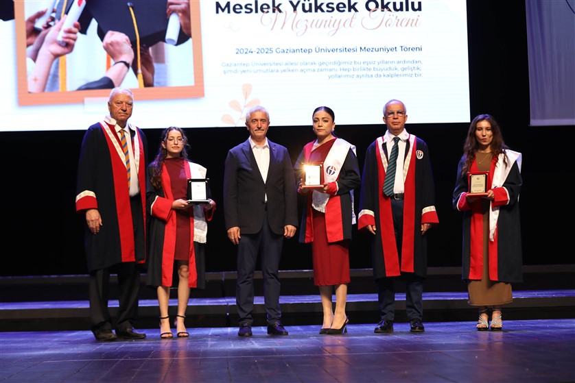 Sağlik Hi̇zmetleri̇ Meslek Yüksekokulu Mezunlarini Uğurladi (10)