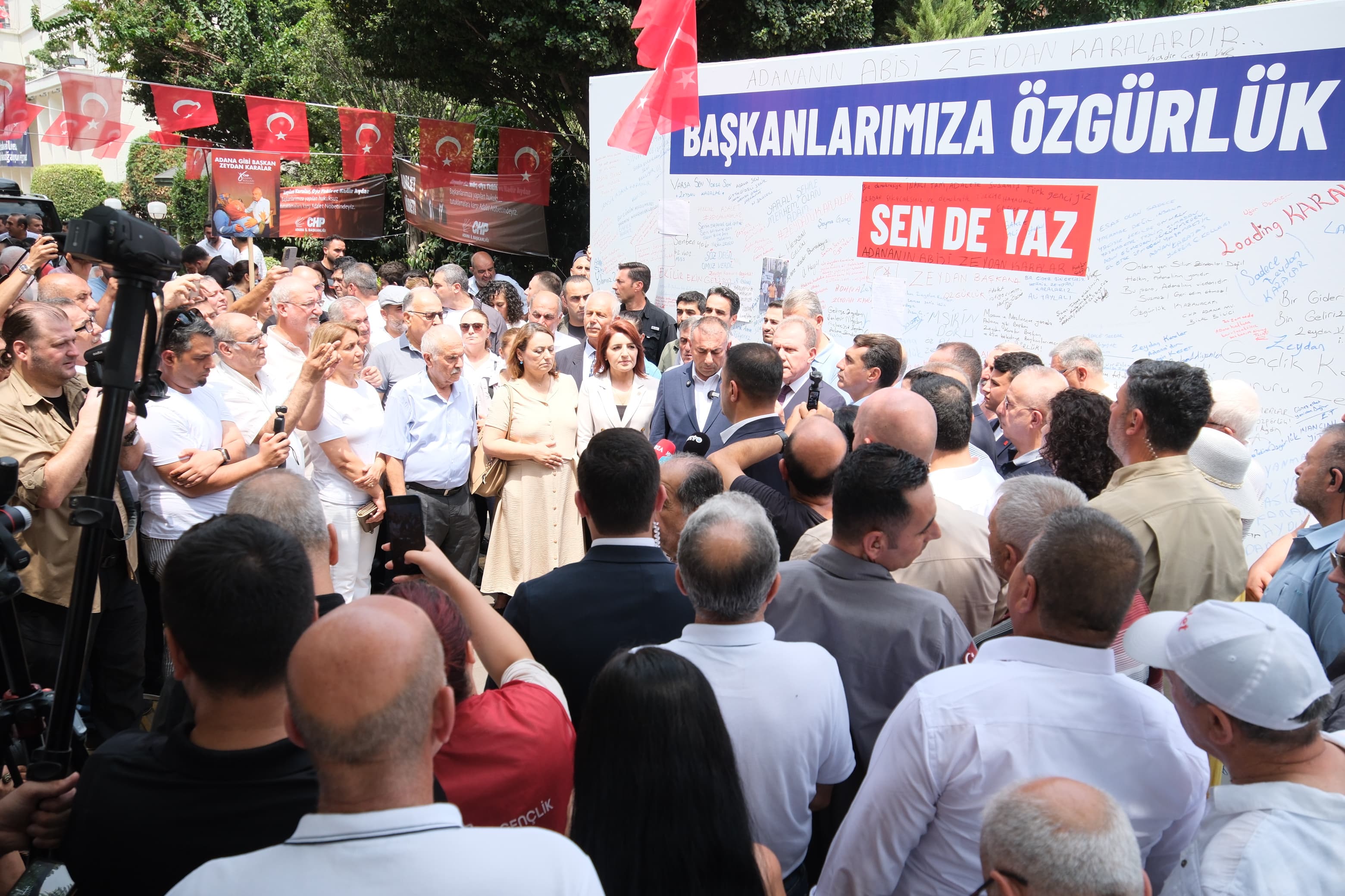Vahap Seçer, Günger Geçer'i Ziyaret Etti (2)