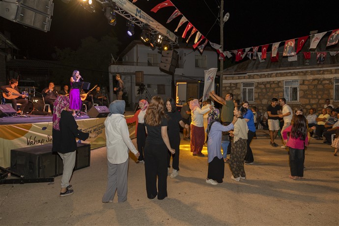 Büyükşehi̇r’i̇n Yayla Konserleri̇’yle Kirsaldan Müzi̇k Sesleri̇ Yükseli̇yor (6)