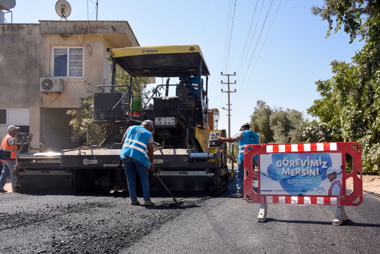 Meski̇, Sicak Asfalt Kaplama Çalişmalarina Ara Vermeden Devam Edi̇yor (4)
