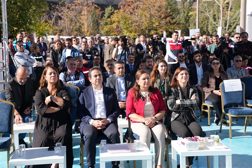 G4L Osh W Q A A Bv A R