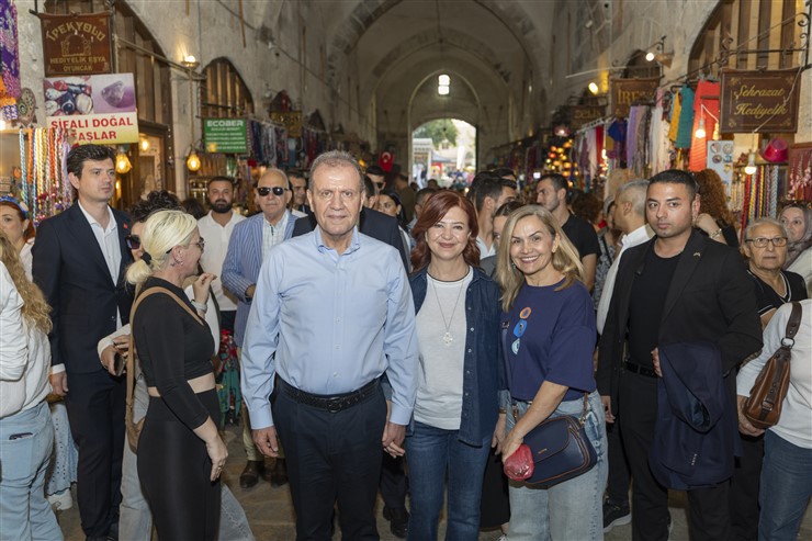 Başkan Seçer Ve Meral Seçer, ‘Cumhuri̇yet’i̇n 2. Yüzyili’nda Eği̇ti̇m’ Söyleşi̇si̇ne Katildi (2)