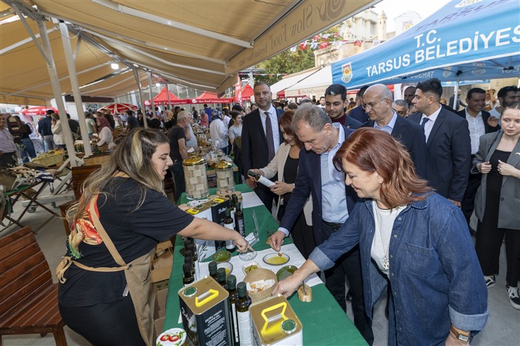 Başkan Seçer Ve Meral Seçer, ‘Cumhuri̇yet’i̇n 2. Yüzyili’nda Eği̇ti̇m’ Söyleşi̇si̇ne Katildi (5)