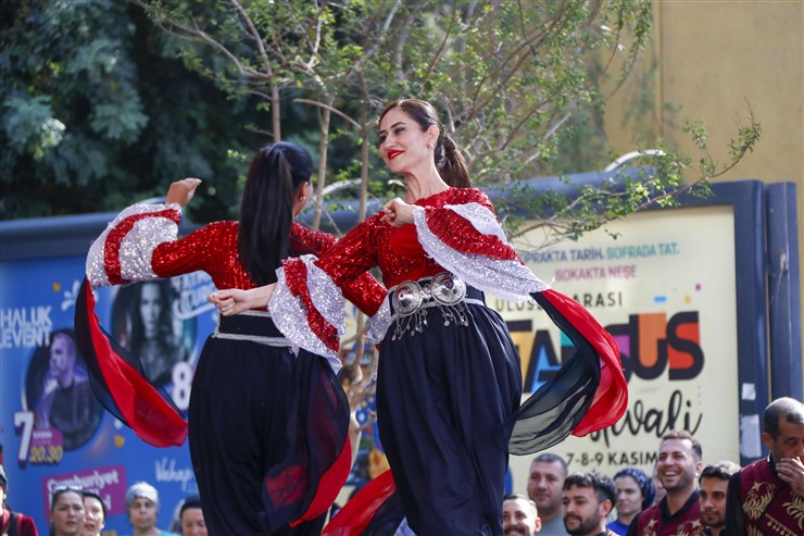 Başkan Seçer Ve Meral Seçer, ‘Cumhuri̇yet’i̇n 2. Yüzyili’nda Eği̇ti̇m’ Söyleşi̇si̇ne Katildi (9)