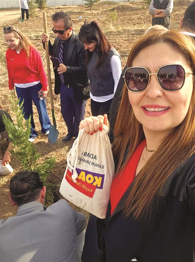 İlknur Şahinaslan Adana'dan Götürdüğü Toprağı Fidanla Buluşturdu