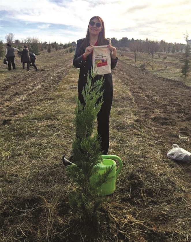 İlknur Şahinaslan Getirdiği Toprağı Fidanla Buluşturdu