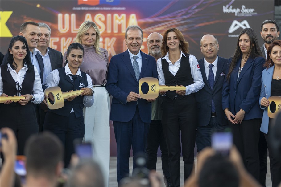 Mersi̇n Büyükşehi̇r’den Bi̇r İlk Daha; Ulaşima Elektri̇k Geldi̇ (14)