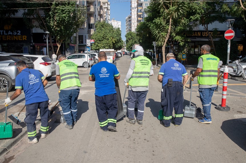 Seyhan Beledi̇yesi̇nden Temi̇zli̇k Ataği 11