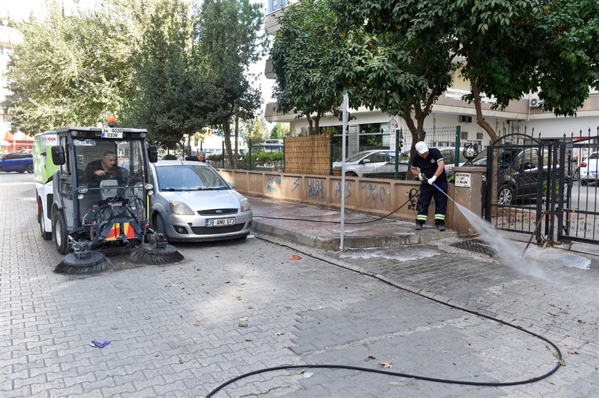 Seyhan Beledi̇yesi̇nden Temi̇zli̇k Ataği 13