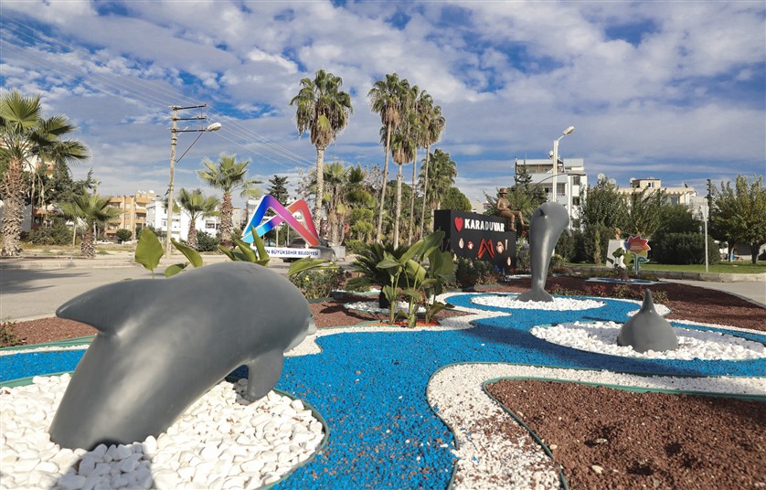 Mersi̇n Büyükşehi̇r Yeni̇ Yil Süslemeleri̇yle Kenti̇ Renklendi̇rdi̇ (4)