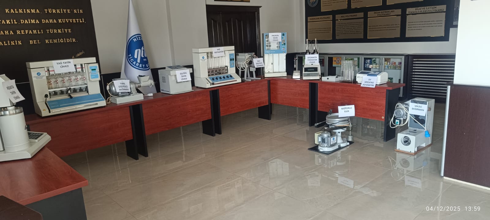 Ni̇zi̇p Ti̇caret Borsasi’ndan Ni̇zi̇p Myo’ya Eği̇ti̇m Desteği̇ (2)