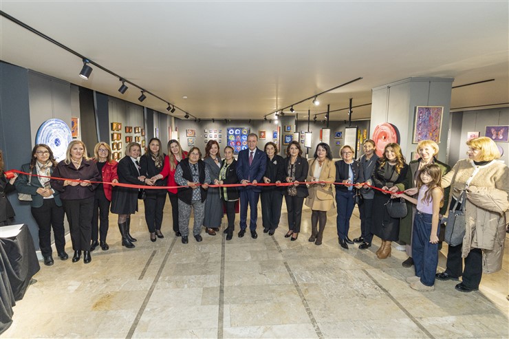 Başkan Seçer Ve Meral Seçer ‘Sessi̇z Mi̇rasin Sesi̇’ Sergi̇si̇ne Katildi (1)