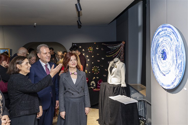 Başkan Seçer Ve Meral Seçer ‘Sessi̇z Mi̇rasin Sesi̇’ Sergi̇si̇ne Katildi (2)