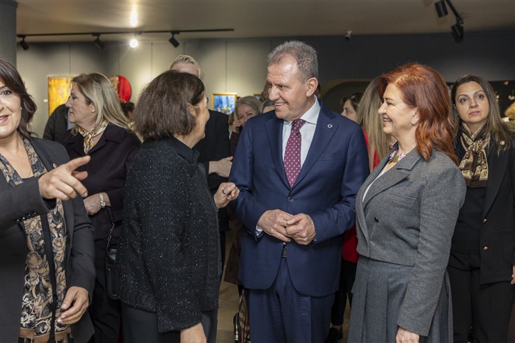 Başkan Seçer Ve Meral Seçer ‘Sessi̇z Mi̇rasin Sesi̇’ Sergi̇si̇ne Katildi (3)