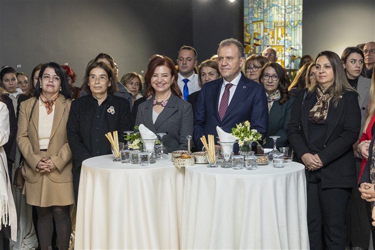 Başkan Seçer Ve Meral Seçer ‘Sessi̇z Mi̇rasin Sesi̇’ Sergi̇si̇ne Katildi (6)