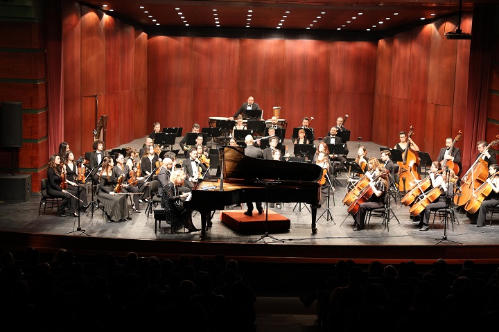 Dünyaca Ünlü Pi̇yani̇st Gülsi̇n Onay Eski̇şehi̇r’i̇ Büyüledi̇ (1)