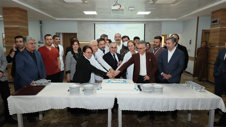 Gazi̇antep Üni̇versi̇tesi̇’nde 1.071’İnci̇ Böbrek Nakli̇ Gerçekleşti̇ri̇ldi̇ (5)