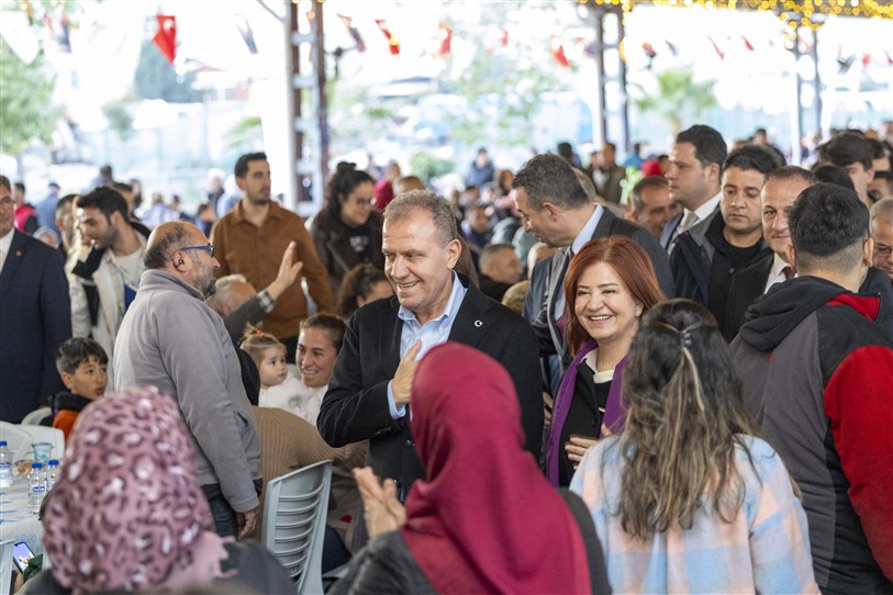 Başkan Seçer İle Meral Seçer, Erdemli̇lerle İftar Sofrasinda Buluştu (13)