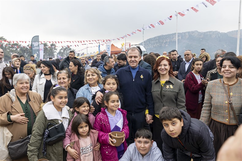 Başkan Seçer Ve Meral Seçer ‘4. Nergi̇s Şenli̇ği̇’ne Katildi (14)