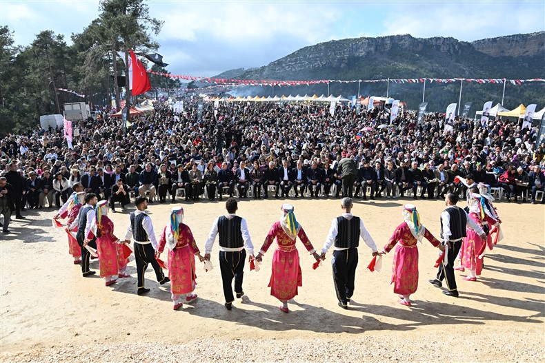 Başkan Seçer Ve Meral Seçer ‘4. Nergi̇s Şenli̇ği̇’ne Katildi (16)