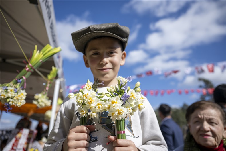 Başkan Seçer Ve Meral Seçer ‘4. Nergi̇s Şenli̇ği̇’ne Katildi (17)