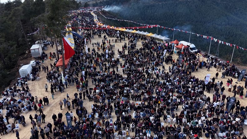 Başkan Seçer Ve Meral Seçer ‘4. Nergi̇s Şenli̇ği̇’ne Katildi (23)