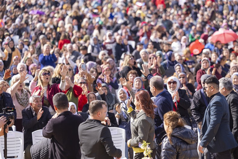 Başkan Seçer Ve Meral Seçer ‘4. Nergi̇s Şenli̇ği̇’ne Katildi (4)-1
