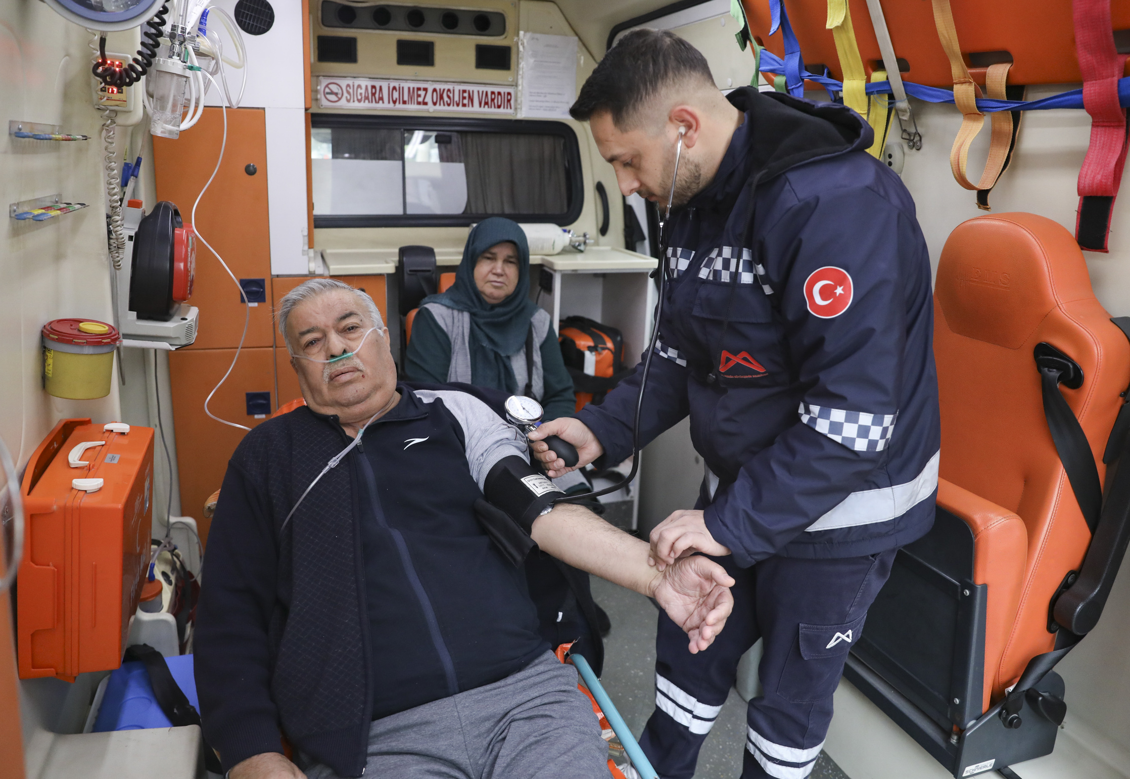 Mersi̇n Büyükşehi̇r Hasta Naki̇l Ambulanslari Vatandaşin Yaninda… (5)