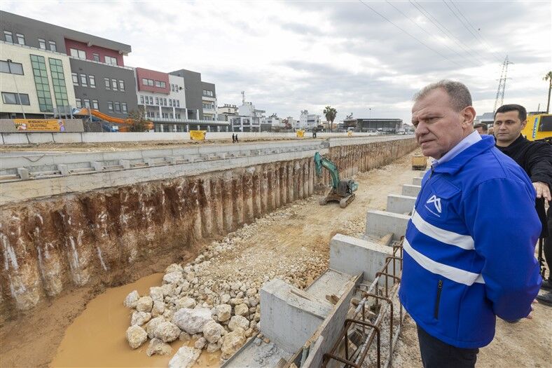 Başkan Seçer, Hal Katli Kavşaği İnşaatinda İncelemelerde Bulundu (7)