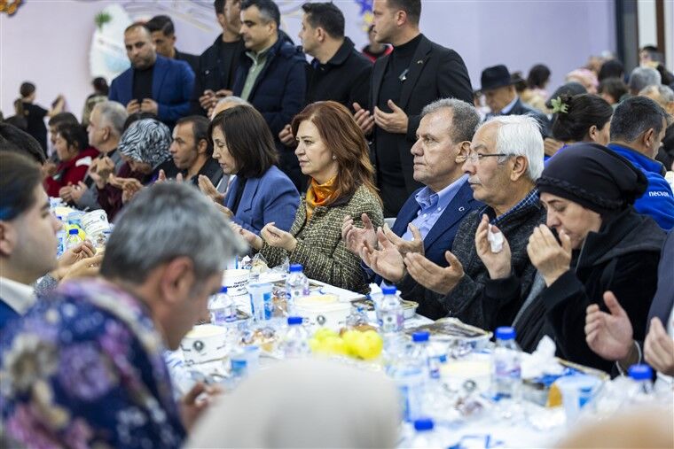 Başkan Seçer Ve Meral Seçer, Anamurlu Yurttaşlarla İftar Sofrasinda Buluştu (1)