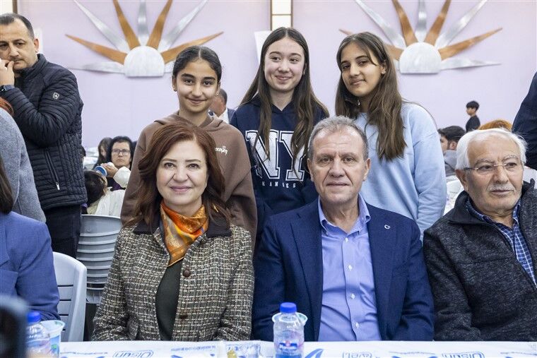 Başkan Seçer Ve Meral Seçer, Anamurlu Yurttaşlarla İftar Sofrasinda Buluştu (10)