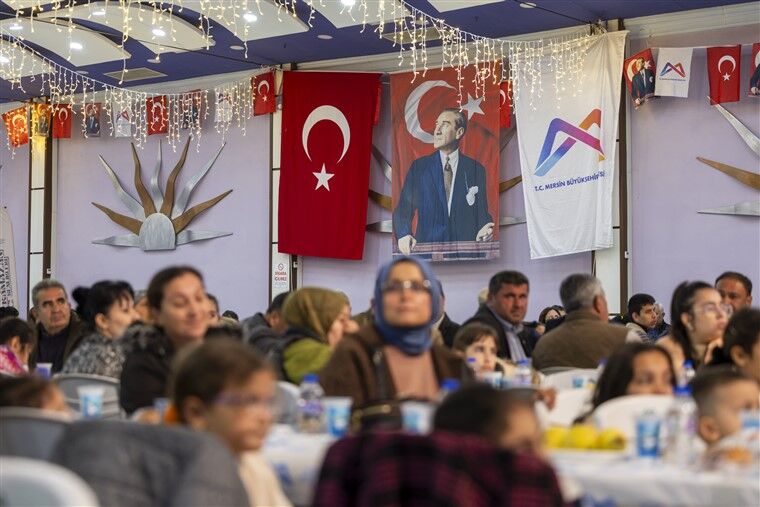 Başkan Seçer Ve Meral Seçer, Anamurlu Yurttaşlarla İftar Sofrasinda Buluştu (6)