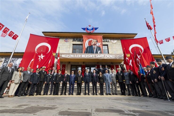 Başkan Seçer Ve Meral Seçer, Atatürk’ün Mersi̇n’e Geli̇şi̇ni̇n Yildönümü Programlarina Katildi (1)