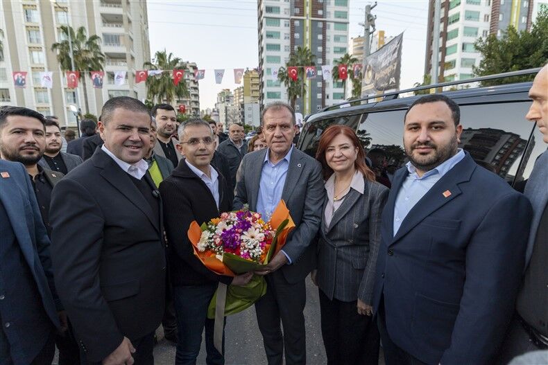 Başkan Seçer Ve Meral Seçer, Mezi̇tli̇ İftar Sofrasinda Yurttaşlarla Buluştu (5)