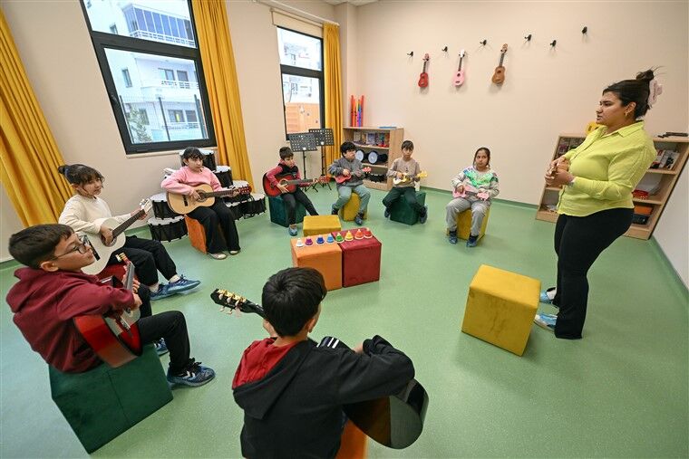 Çocuklarin Dünü, Bugünü, Yarini Büyükşehi̇r’e Emanet (10)