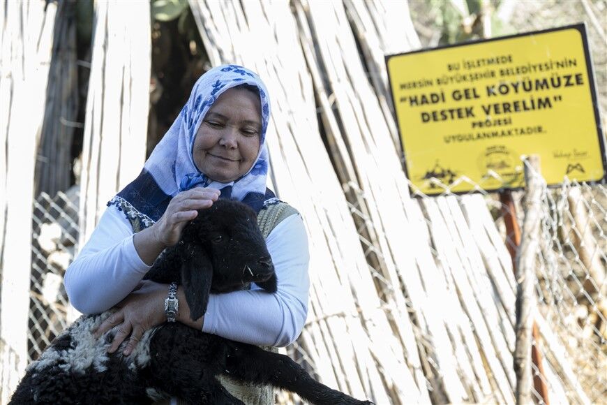 Kadinlar Mersi̇n Büyükşehi̇r İle Hayati Baştan Yaziyor (1)