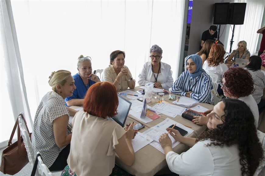 Kadinlar Mersi̇n Büyükşehi̇r İle Hayati Baştan Yaziyor (9)