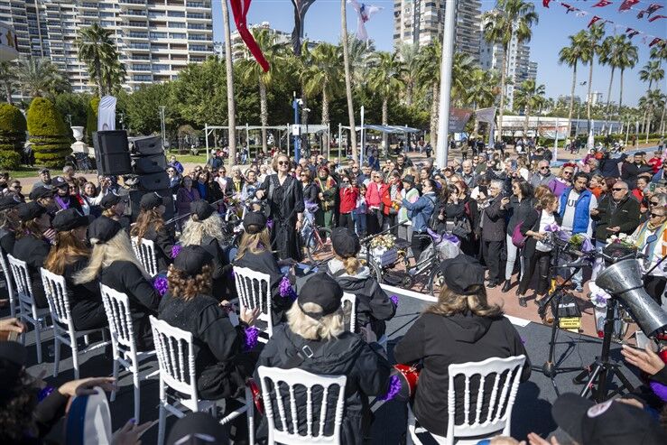 Mersi̇n Büyükşehi̇r İle ‘Eşi̇t Mersi̇n’i̇n Emekçi̇ Kadinlari’ 8 Mart’ta Bi̇r Araya Geldi̇ (4)