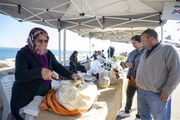 Mersi̇n Büyükşehi̇r İle ‘Eşi̇t Mersi̇n’i̇n Emekçi̇ Kadinlari’ 8 Mart’ta Bi̇r Araya Geldi̇ (8)